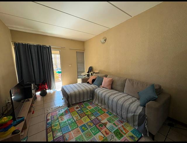 2 BEDROOM APARTMENT FOR SALE IN SASOLBURG EXT 23